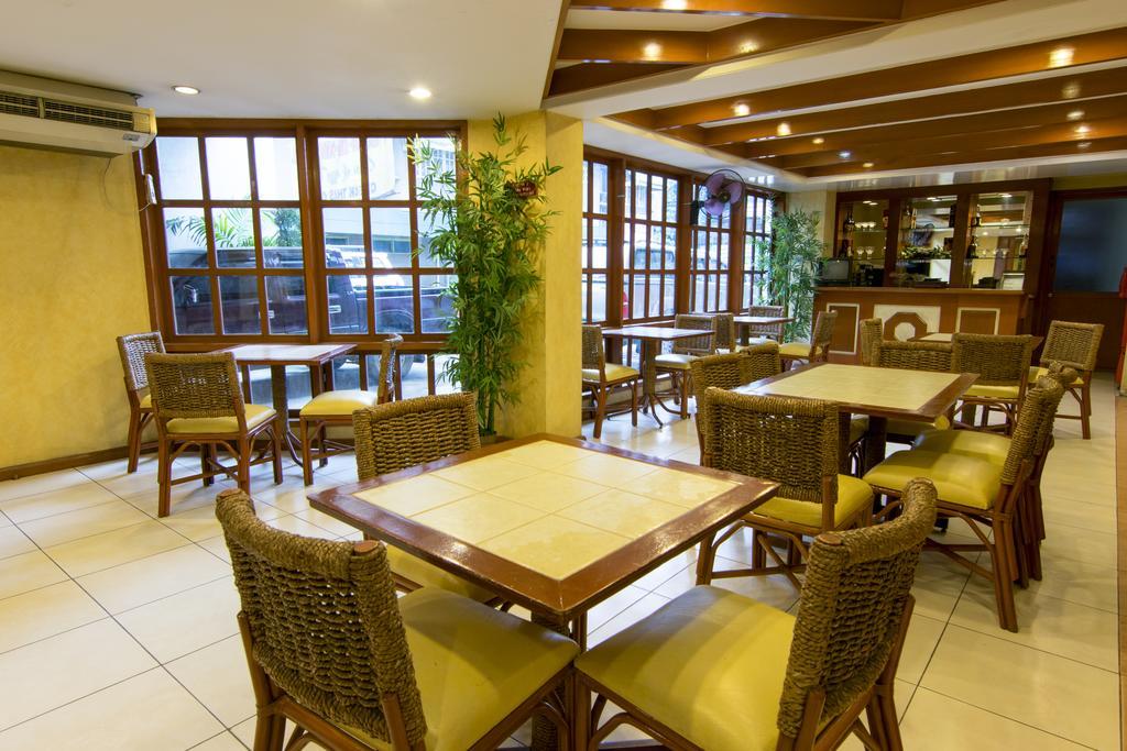 The Manor Hotel Davao Stadt Exterior foto